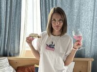 naked camgirl MillaCloud