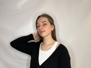 camwhore masturbating with dildo OdeliaBrucker