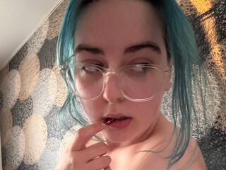 girl showing tits PixieJones