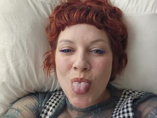 strip show PoppyKryze