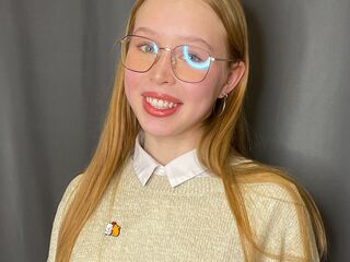 hot cam girl masturbating with vibrator RomanaGuethle