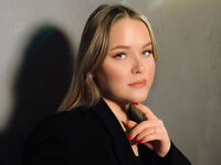 hot cam girl masturbating with vibrator SallySavage