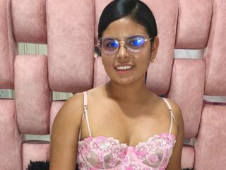 camgirl masturbating with dildo SalomeHarman