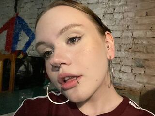 masturbating camgirl SaraKnights