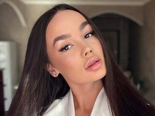 camslut showing tits SimaAzeem