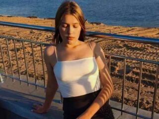 cam girl masturbating with dildo SuziBarringer