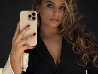 camgirl showing tits TaHillmer