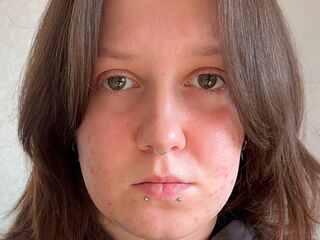 naked camgirl masturbating with vibrator TieshaBevell