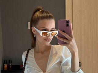 camwhore masturbating with dildo ViolettaDarling