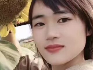 camgirl spreading pussy XiaoqiongLen