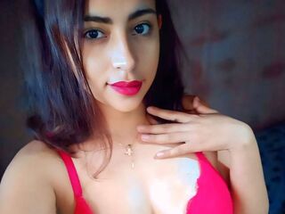 camgirl playing with sextoy YessicaOrtiz