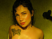 topless webcam girl ZoeCruze