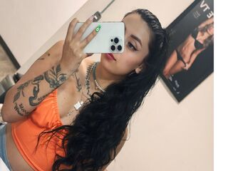 girl topless lorecastillo
